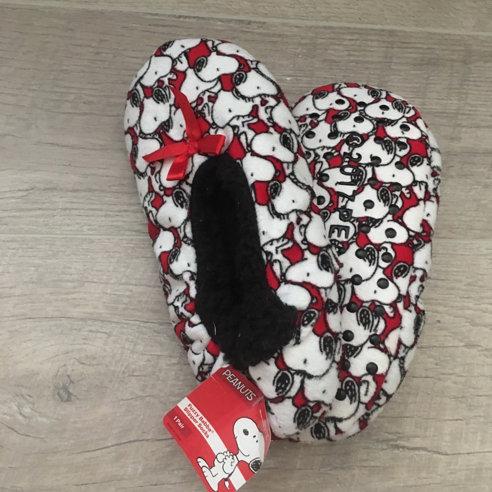 ✰ snoopy house slippers